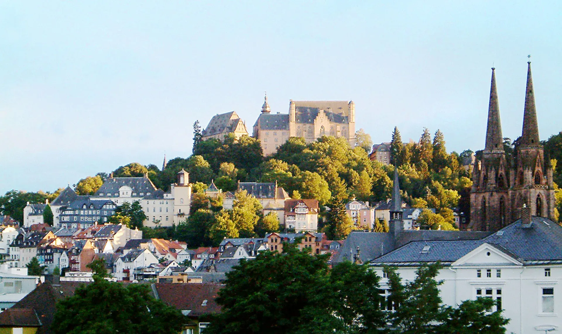 Marburger Schloss und Elisabethkirche über der Oberstadt